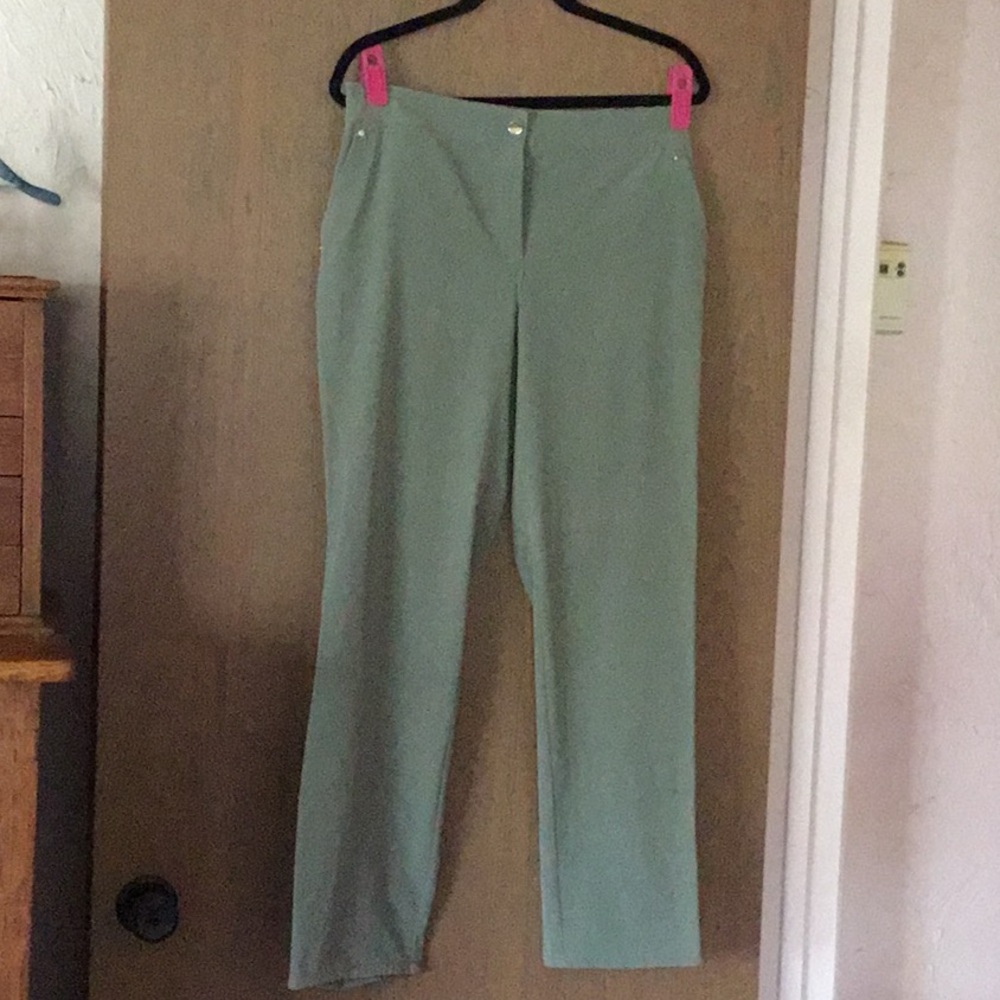 NWOT Chico’s Zenergy Khaki Green Pants